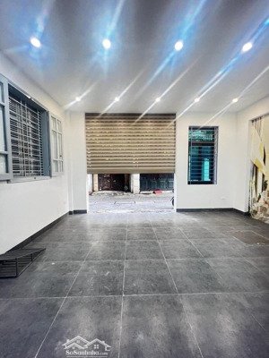 kim giang lô góc. nhà mới chủ tự xây. ô tô đỗ cửa. diện tích 55m x 7 tầng thang máy. lh 