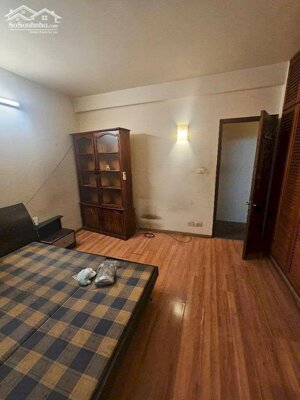 Bán nhà phân lô yên lạc 4 tầng dân xây ô tô nhỏ vào nhà sát phố hai bà trưng