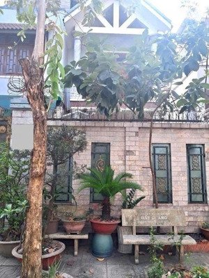 cần cho thuê biệt thự full nội thất khu dân cư vl 10x20 đúc 3 tấm