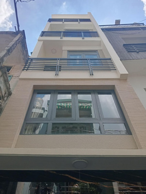 bán nhà btct 5 tầng, vị trí đẹp, q4 giá 6,15 tỷ