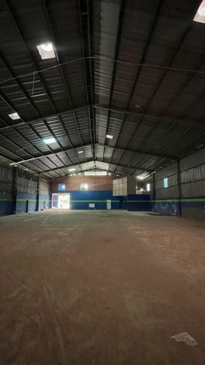 cho thuê kho 1100m2 ngay cầu tham lương kế kcn tân bình đường con40f