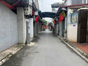 7xtr/m2_76m2 cống thôn yên viên_1 nhà ra ngõ oto_sát chợ lớn nhất khu vực_200m ra phố chính