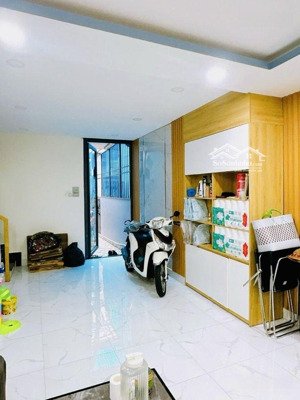 nhà mới xây- ngang 4m dt 52m2 - xd 3 tầng btct - 20 ra mt tôn đản - giá 4.8 tl