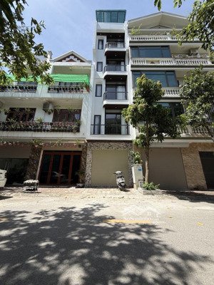 khu phân lô - 6 tầng - thang máy - vỉa hè ô tô tránh - full nội thất.