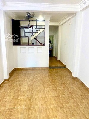 oto ngủ lại - 16 chỗ tránh - hẻm 16 ntt chưa tới 9t