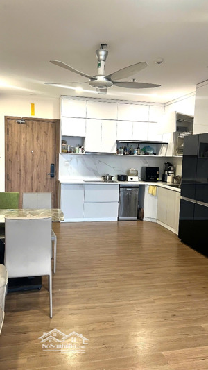 cần bán căn hộ 3pn 2wc 97m2 đủ đồ view btđ ban công đn toà s2 sky oasis.hl ạ