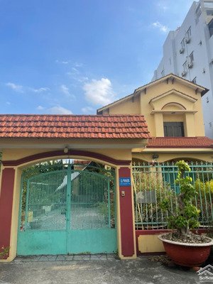 cần bán gấp lô đất cách đường nguyễn văn qúa 50m . dt : 8 x 23 = 14 tỷ