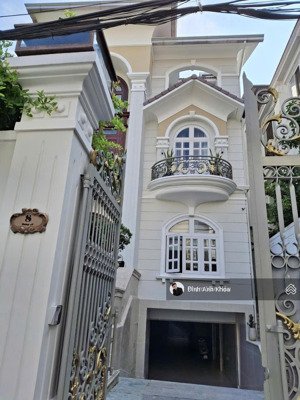 biệt thự hầm + hồ bơi trung tâm thảo điền 70 tỷ cho 303.7m² đất, giá hiếm khó tìm, ngay quốc hương