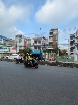 siêu vị trí!mặt tiền lương định của q2 giá rẻ hơn thị trường 20%