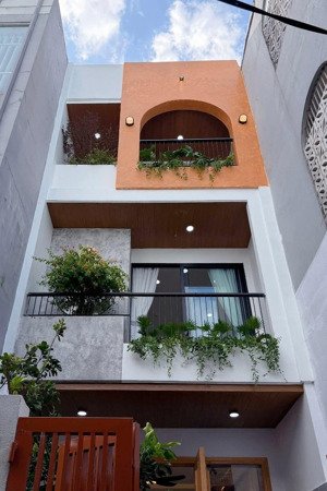 bán nhà phường phú nhuận, 61m2 - 3 tầng - 4pn full nội thất ở ngay - sát hxh - chỉ 9.x tỷ