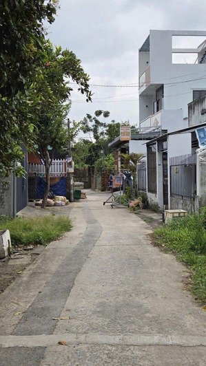 đất hẻm thông xe tải gần chợ nhỏ tân hiệp giá tốt vị trí: 1/ th30 vào 30m hẻm thông