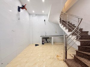 bán nhà nhỏ xinh phố lĩnh nam 16m2 * 5 tầng * 3 phòng ngủ 2,8 tỷ