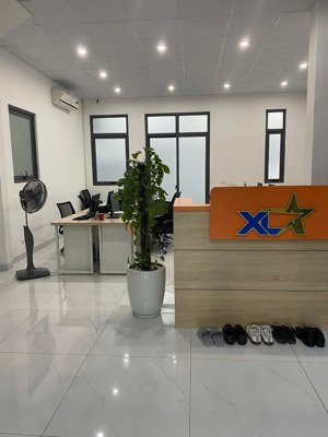 cần cho thuê gấp căn bt 180m2 hoàn thiện đẹp phù hợp mọi nhu cầu sử dụng lh :0977180738