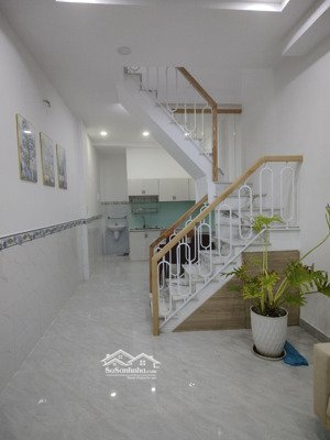 nhà đẹp ở ngay 36,7m 2 tầng lung linh sân rộng tặng full nội thất chỉ 4,75 tỷ