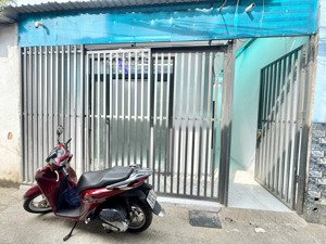 nhà cấp 4. p. đông hoà. gần ql 1k. cách làng dhqg 3p. dt: 73.3m2 (5x 14.7m). giá: 2.89 tỷ