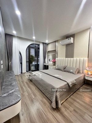 11.86 tỷ 40m x 6 tầng thang máy gara ô tô full nội thất thạch bàn