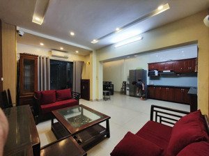 cho thuê nhà nguyên căn giảng võ -ba đình
mặt ngõ ô tô -ngõ thông -gần phố -khu dân cư vip