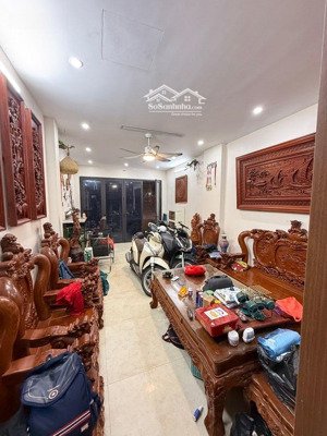 gần ngay hồ kim đồng, 66m 4 tầng, 2 thoáng trước sau, khu an ninh tốt