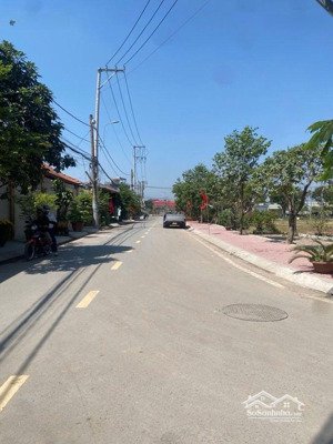 giảm sốc 500 triệu chào mới 4.7 tỷ đất full thổ cư lô góc kdc hiện hữu đường số 9