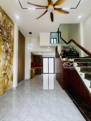 gấp bán, giá rẻ nhất khu vực, 3 tầng mới đẹp, hiện đại, 51m2, đường 9m, gần chợ long trường, q9