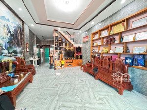 hẻm xe tải - gần mặt tiền - ngang 5m bề thế - nhà sạch đẹp đầy đủ công năng.giá 7.8 tỷ tl