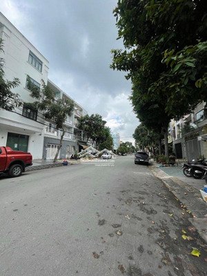 khu tên lửa 100 m 5 tầng 5 x 20 m 16x tỷ tl mặt tiền đường 16m 4 tầng 5 pn ( 1 phòn