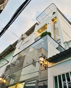 kẹt tiền bán gấp - gò vấp - q.trung - 4 tầng - 45m2 vuông a4- tặng full nội thất xịn - nhỉnh 4.x tỷ