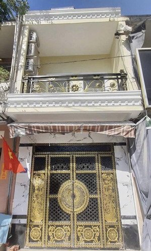 nhà mặt tiền đối diện chợ - 4pn - đường rộng 6m