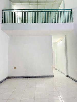 nhà sạch đẹp dt 4x14m trệt+ lửng đúc suốt 2pn 2wc, có pn dưới trệt trầnthị hè hiệp thành q12, 5,3tr