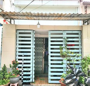 nhà giáp quận 4 - hẻm thẳng 1 trục - nở hậu tài lộc - hơn 6 tỷ