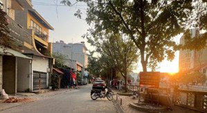 bán nhà mặt hồ mỗ lao 71m²- mặt tiền 4m-ô tô tránh, vỉa hè rộng