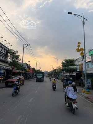 bán nhà thạnh lộc q12 - kdc trung nhân - đường 8m -xe hơi ngủ trong nhà- 4 tầng btct -nhỉnh 5 tỷ.