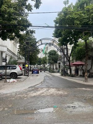 chủ cần bán gấp giảm 2,4 tỷ nhà 2 tầng ô tô tránh hàng xóm khu louis đại mỗ 45m2 mặt tiền 3,7m.