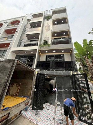 bán nhà phố mới xây xong thiết kế hiện đại sang trọng