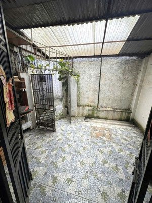 bán nhà giá rẻ long biên 45,9m2 đất + nhà cấp 4 gần ô tô tránh, sổ đỏ chính chủ chỉ 3,4 tỷ