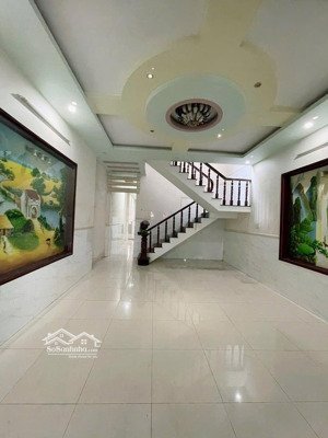 cho thuê nhà mặt tiền kinh doanh gân hội trường đông hoà 120m2
