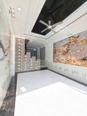 cho thuê nhà mới 1 trệt 1 lầu 114m2-phường dĩ an mới.hẻm xe hơi đường dt 743c.cách vincom dĩ an 3km