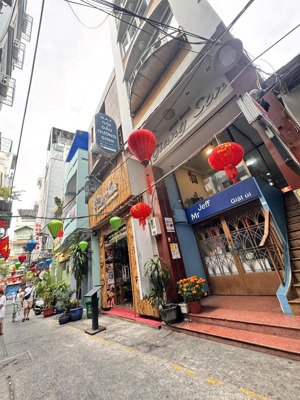 hiếm- bán nhà 2 tầng mặt tiền xe hơi đ.phạm ngũ lão, q.1- hdt đều 30tr/th- ngay phố tây bùi viện