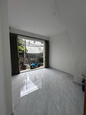 bán nhanh nhà 2 mặt tiền hẻm. vào ở ngay