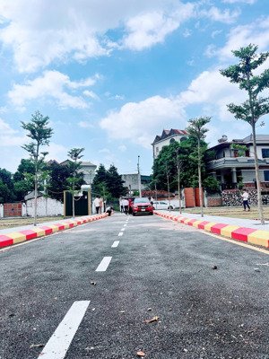 bán liền kề 100m2 full thổ hoà lạc, bỏ 1 tỷ ngân hàng hỗ trợ 80% ân hạn gốc 36 tháng, sẵn sổ.