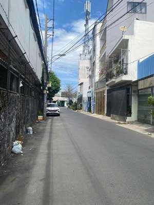 4.5m x 12m | giáp khu công viên 38ha | giá bán 6.2 tỷ thương lượng