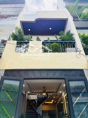 cô mười bán nhà điện biên phủ p11 q10. giá 3tỷ8/67,5m2 gần đại học văn hiến. đang cho thuê 22tr/th