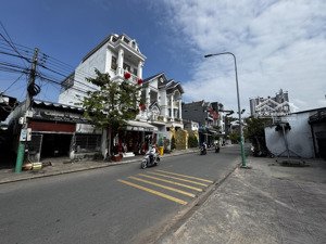 giảm 300tr bán gấp đất ngang 5m mặt tiền kinh doanh ngay vincom dĩ an gần kcn sóng thần