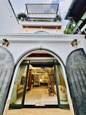 nhà đẹp đường bùi thị xuân-tân bình. giá 3tỷ8/70,5m2. gần vòng xoay lê văn sỹ. dòng tiền thuê 22tr