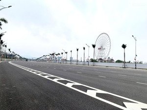 bán lô góc 2 mặt tiền đường bùi sĩ tiêm , ngay mặt sông hàn . cạnh tháp 69 tầng đanang downtown