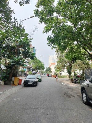 bán nhà mặt tiền đường số khu himlam dt:5x20 nhà 1 hầm 3lầu - giá ; 26,9 tỷ cạnh trung tâm lotte