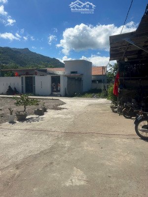 lô đất nằm hẻm số 1 đường bình hòa nằm phía sau lưng trường tiểu học cách đường bình hòa