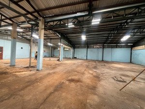 xưởng mặt tiền hóc môn cho thuê