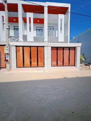 chủ gửi bán nhà 1 trệt 1 lầu phường biên hoà. dt: 4x21=82m2. giá:3 tỷ 1 bớt lộc đường trước nhà 6m