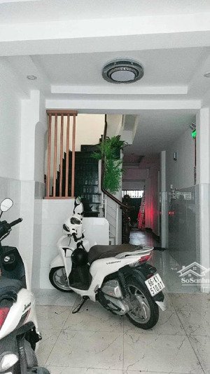 bán nhà phố quận 1 - chdv 8pn- dòng tiền 35tr- btct 5 tầng (1 trệt, 1 lửng, 4 lầu) chỉ 8,6ty